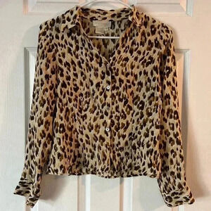 Victoria Soie Woman’s Leopard Print Blouse 100% silk. Size 8P